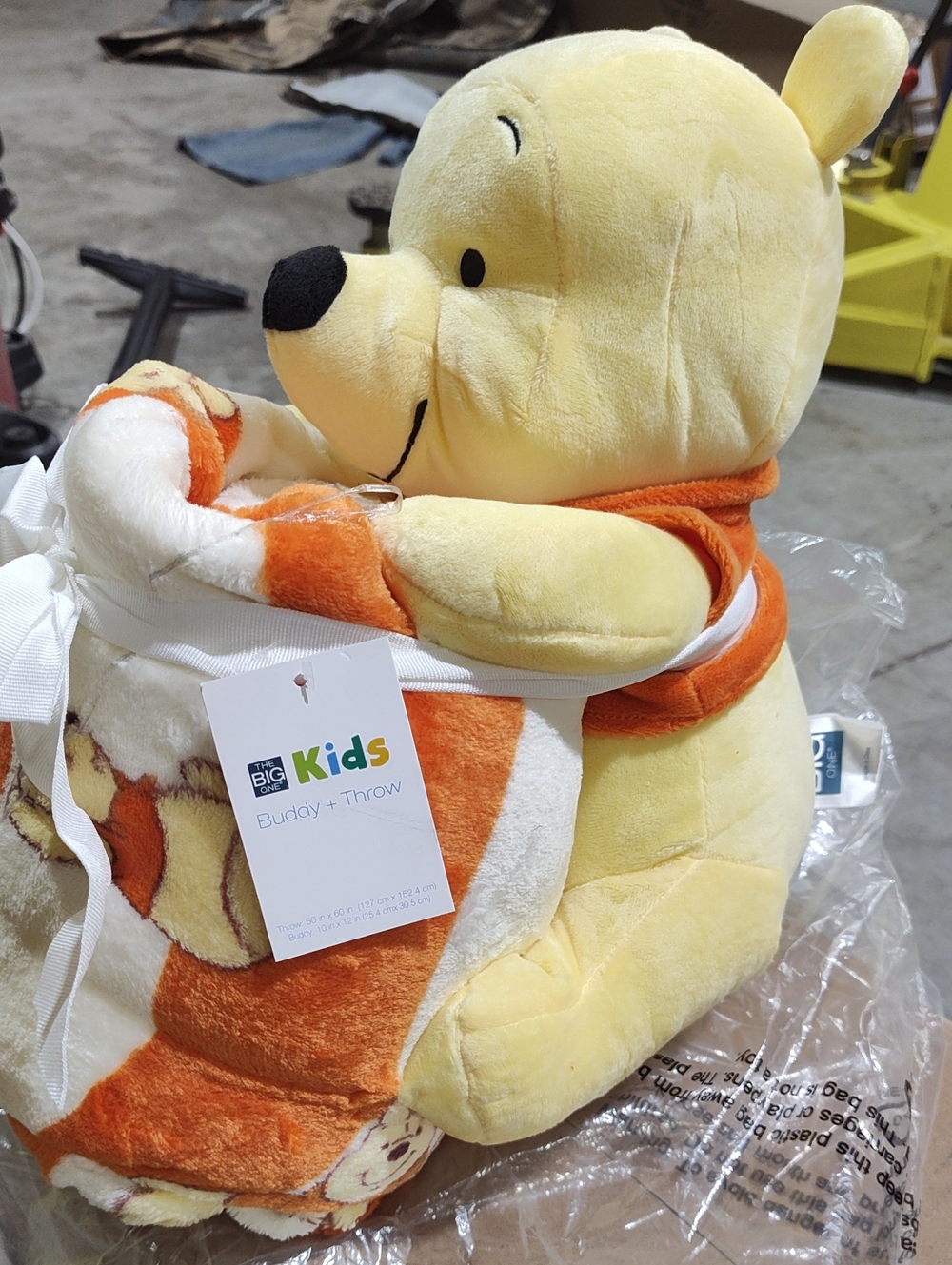 Buddy& Throw Winnie The Pooh, Nwt